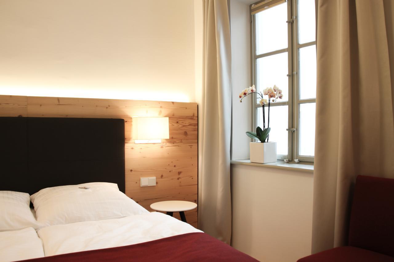 Boutique Hotel Hardthaus Kraiburg am Inn Room photo